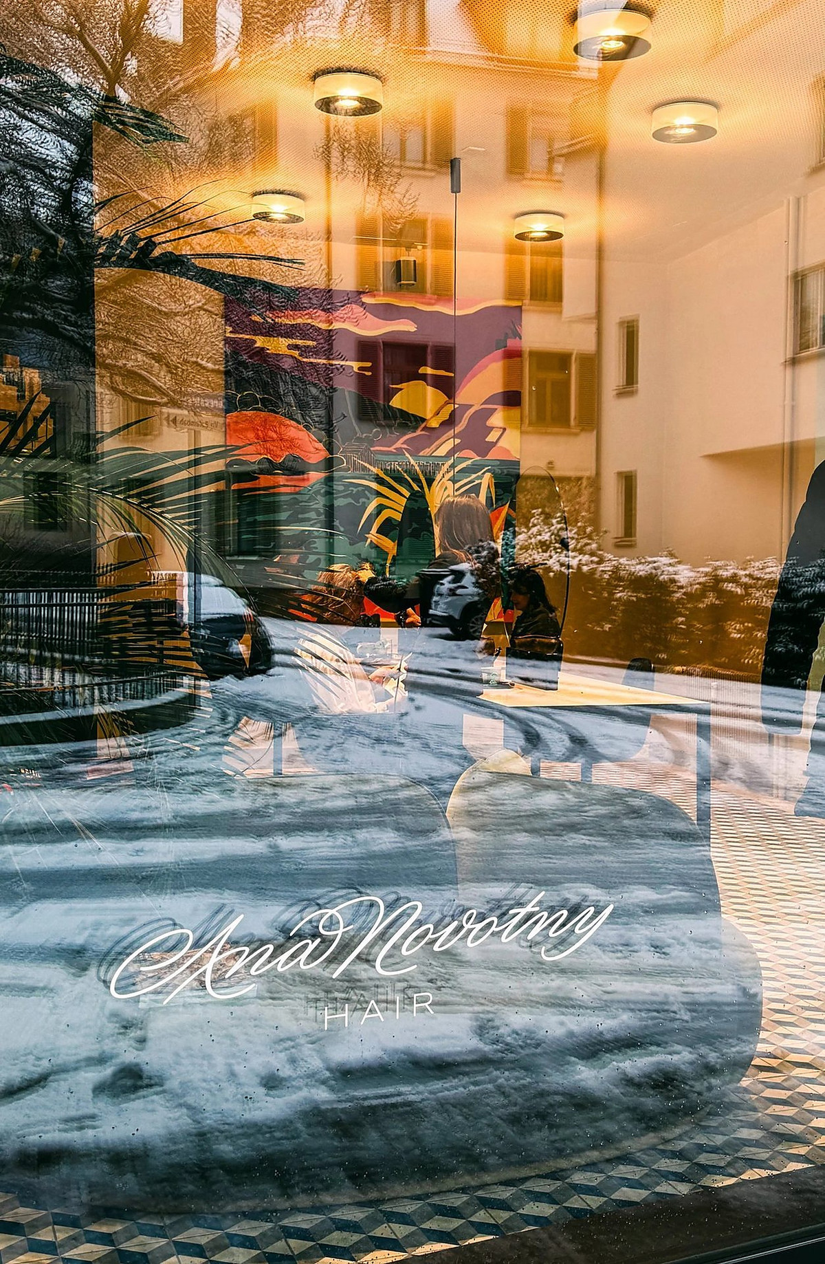 Ana Novotny Hair, Einblick 4