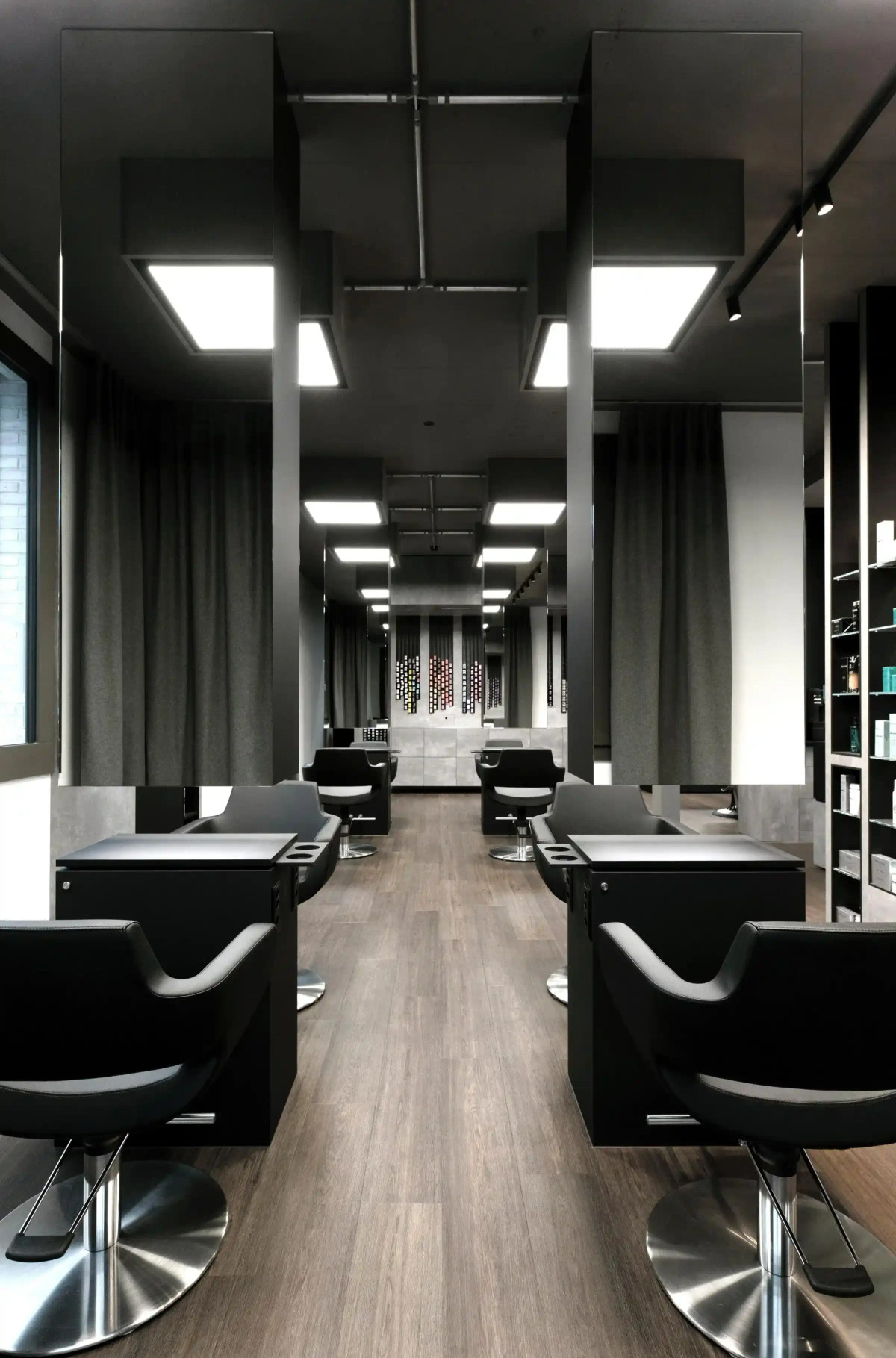 Bill & Bill Hairstyle, Einblick 6