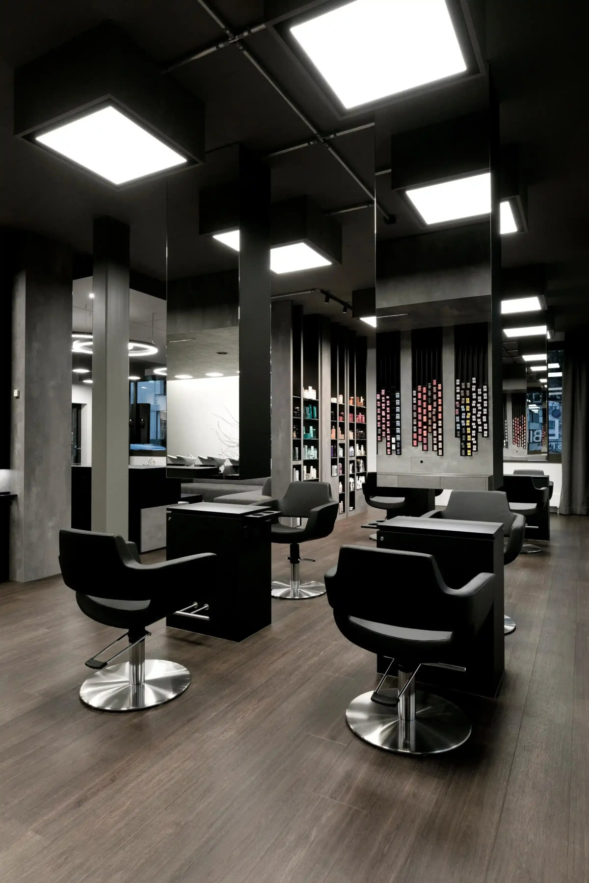 Bill & Bill Hairstyle, Einblick 7