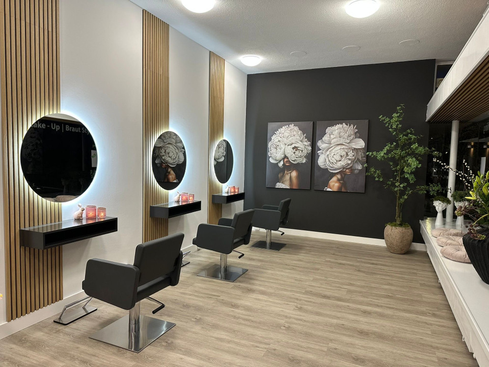 Cut & Glow by Lynn in Spreitenbach