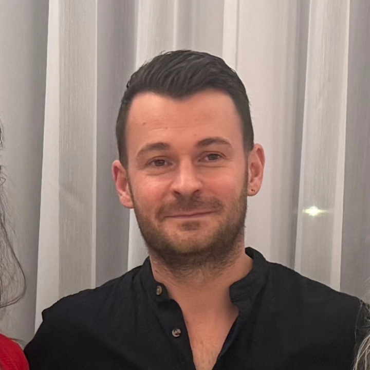Portrait von Nderim Bektashi